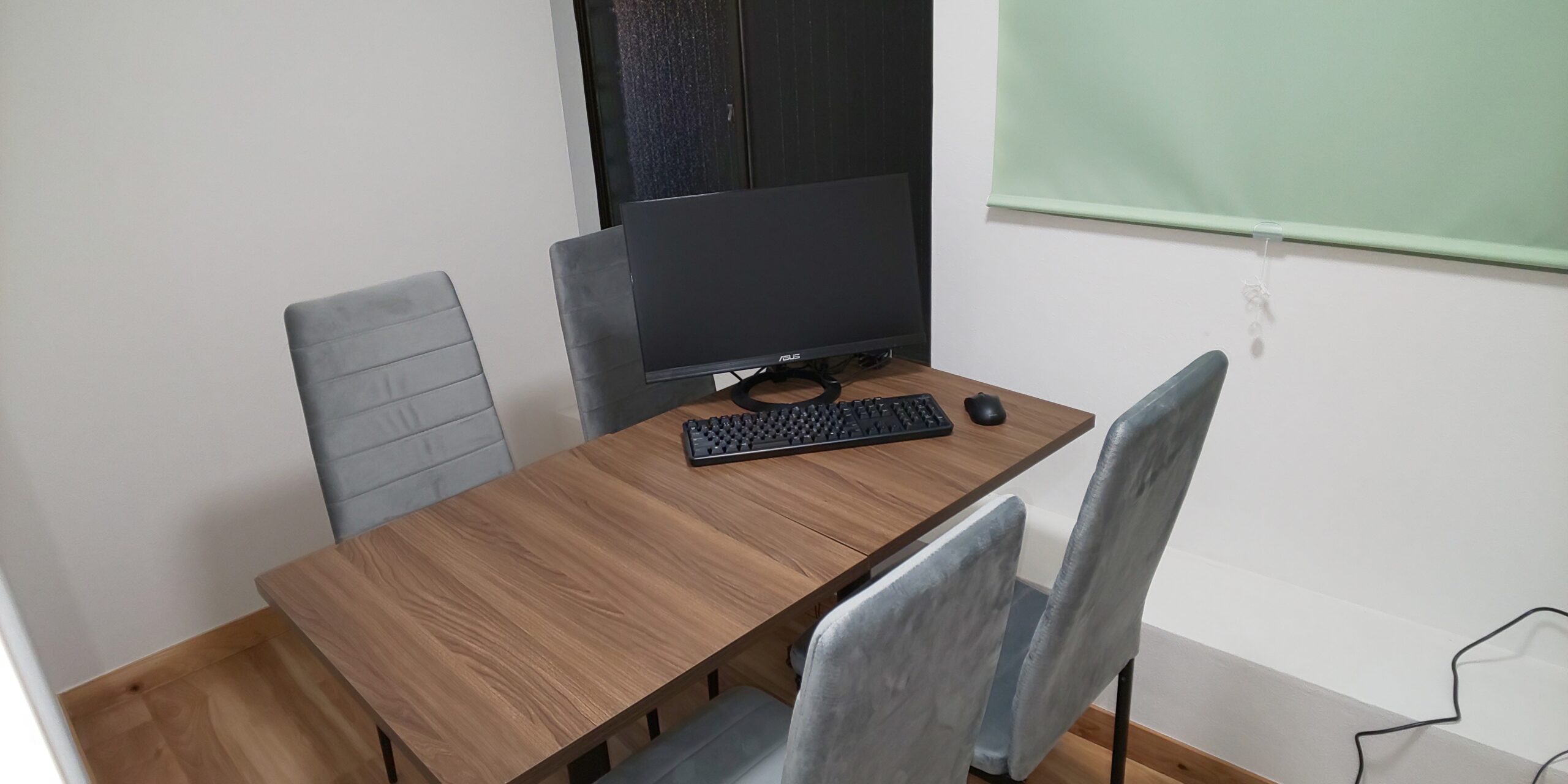 会議やオンライン通話も可能な個室もご用意